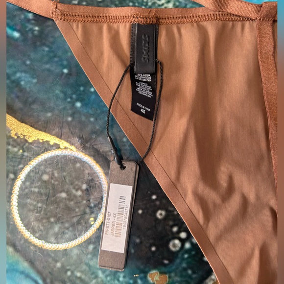 Skims “T-String” thong panty / 4x - Picture 3 of 6